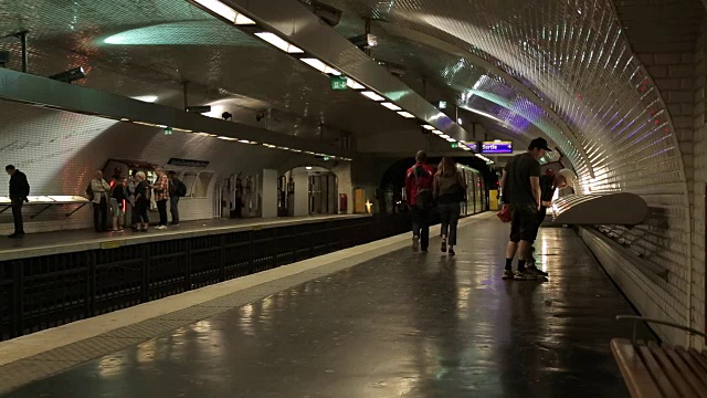 欧洲巴黎圣日耳曼的地铁视频素材