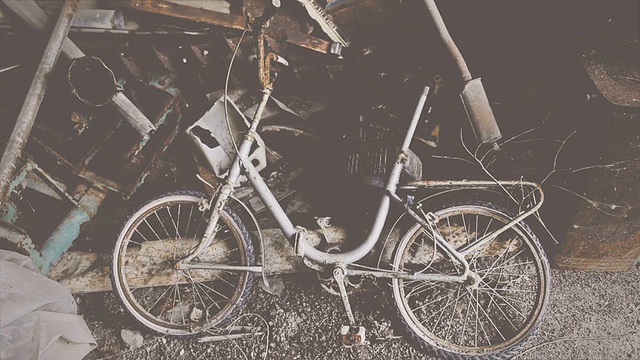 旧的生锈的自行车和齿轮视频下载
