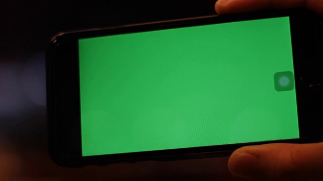 手持智能手机绿屏视频素材
