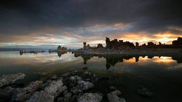 美国加利福尼亚州莫诺湖凝灰岩形成的WS T/L PAN视图视频素材