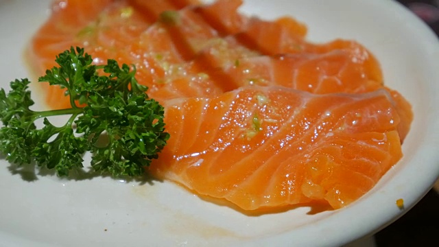 三文鱼刺身吧日式餐厅日式料理，4k(超高清)视频素材
