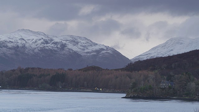 苏格兰高地的艾蒂夫湖的冬季景色。视频下载