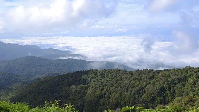 丘梅潘自然步道的山脉景观和蓝天白云视频素材
