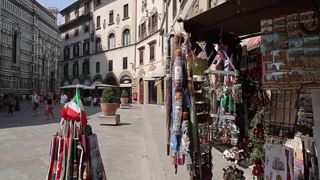 纪念品摊位，大教堂广场，佛罗伦萨，托斯卡纳，意大利，欧洲视频素材