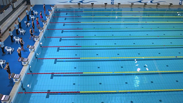 女子跳水自由泳比赛开始视频素材