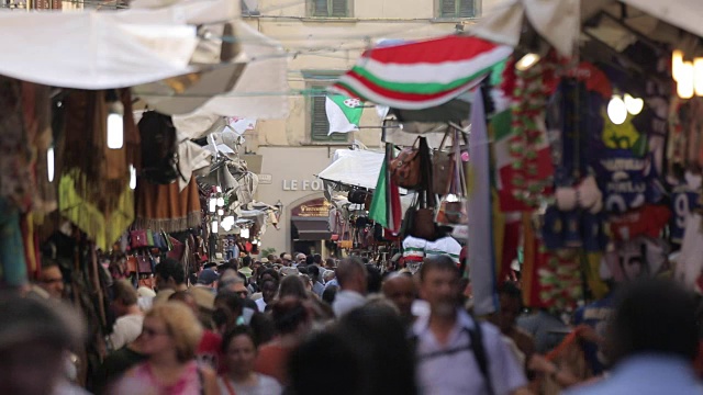 欧洲，意大利，佛罗伦萨，托斯卡纳，阿里恩托大街上的市场摊位视频素材
