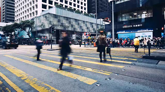 行人穿过香港德威中环路口的延时图视频下载