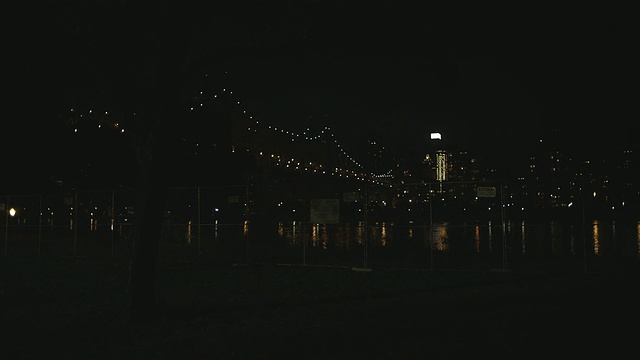 美国纽约昆斯伯勒桥倒影的WS视图视频素材