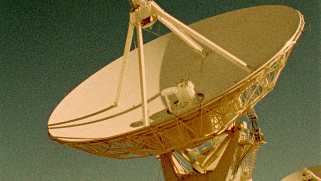 颗粒缩小近距离的VLA(甚大阵列)射电望远镜碟/新墨西哥视频下载