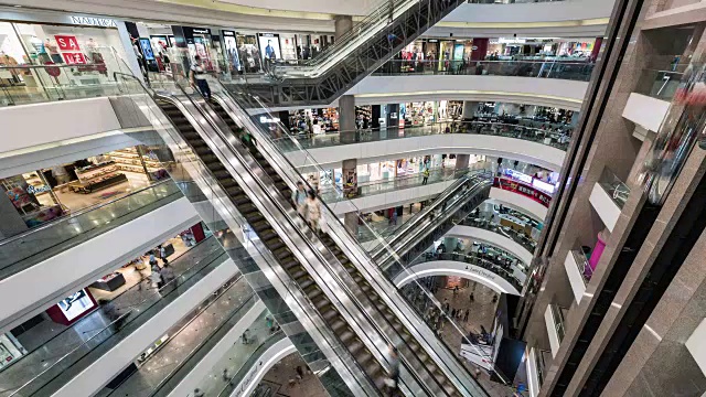 繁忙购物中心内自动扶梯的延时视频下载