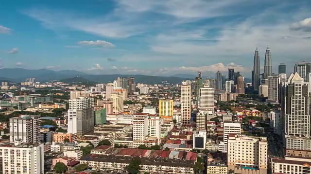 吉隆坡时光流逝在下午。镜头从左到右视频下载