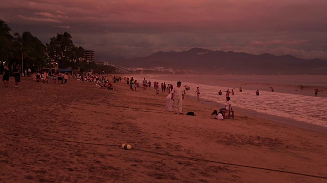 日落海滩场景，新巴亚尔塔，纳亚里特，巴亚尔塔港，墨西哥，北美视频素材
