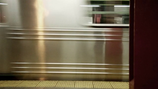 纽约地铁到达车站月台视频素材
