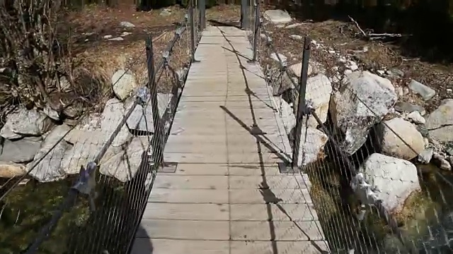 从个人的角度徒步行走在加泰罗尼亚比利牛斯山脉的艾格斯特国家公园。视频下载