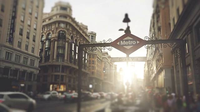 马德里的Gran via Metro标志视频素材