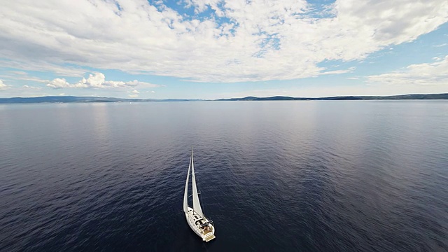亚得里亚海上的空中帆船视频素材