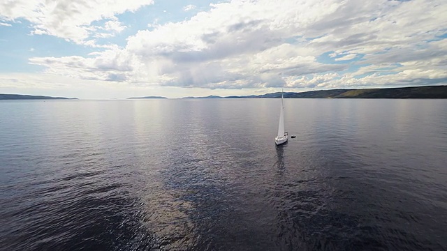 亚得里亚海上的空中帆船视频素材