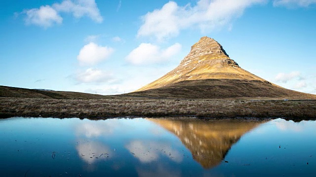 4K延时:Kirkjufell山Snaefellsnes半岛，冰岛瀑布景观视频素材