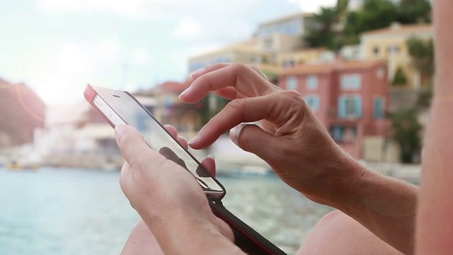 智能手机的海景。视频素材