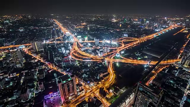 T/L WS HA ZO高速公路夜间交通/泰国曼谷视频素材