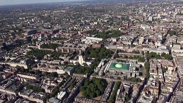布卢姆斯伯里文化圈的空中全景视频，环绕大英博物馆，伦敦大学参议院和周边地区，以及伦敦东北部的远距离视野视频下载