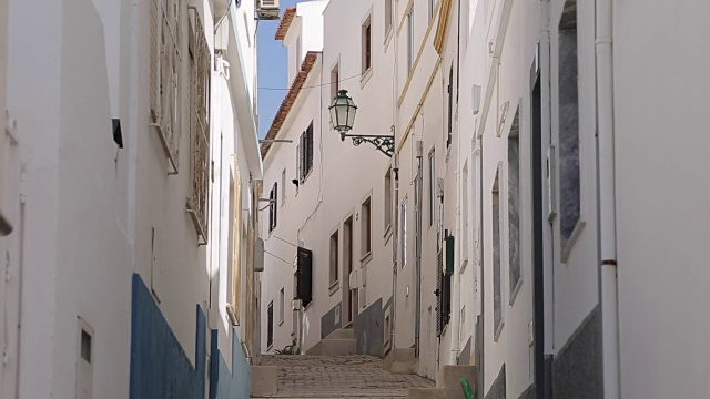 Back Street, Albufeira, Algarve，葡萄牙，欧洲视频下载