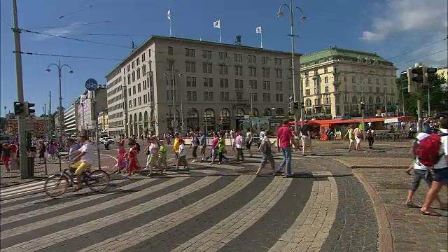 芬兰赫尔辛基的人行横道视频素材