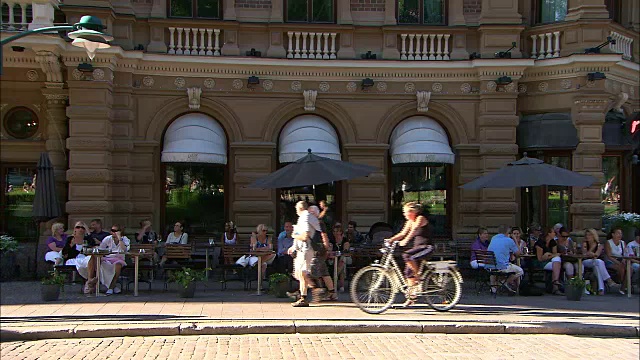 芬兰赫尔辛基的人行道座位视频下载