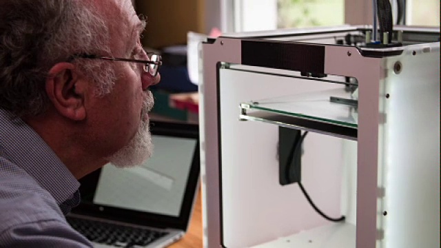 工程师使用3d打印机视频下载
