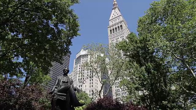 雕像在麦迪逊广场公园，曼哈顿，纽约，美国，北美视频下载