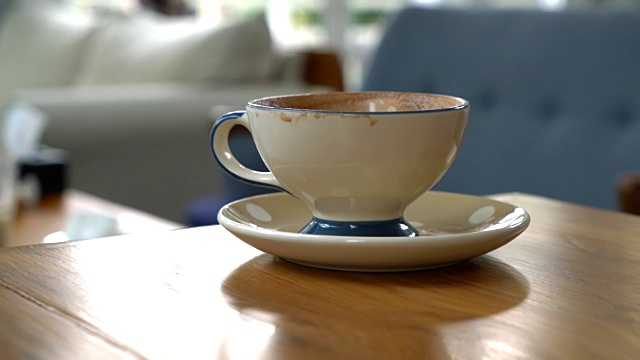 咖啡馆的咖啡杯视频素材