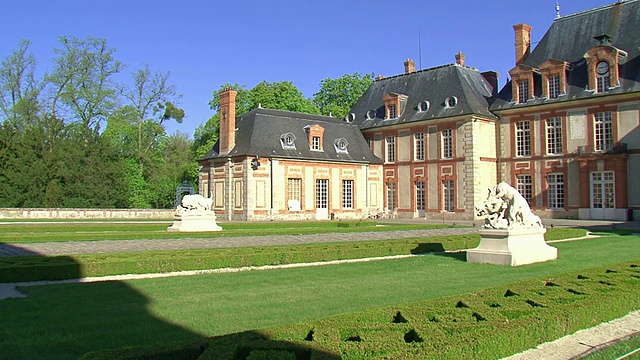MS PAN拍摄于法国伊夫林(Yvelines)布莱特伊酒庄(Chateau of Breteuil / Choisel)视频下载