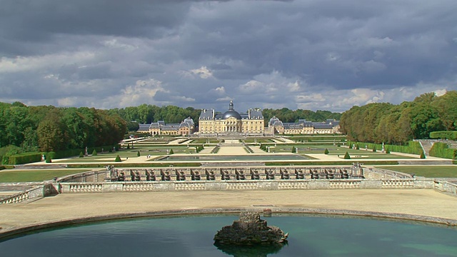 法国法兰西岛枫丹白露/梅西城堡的WS视图视频下载