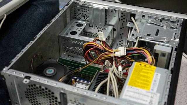 修理台式电脑。视频素材