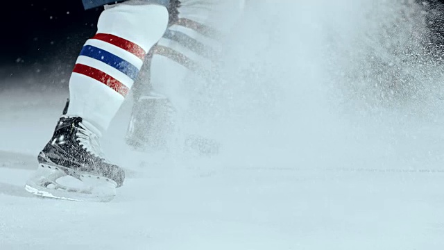 SLO MO冰球运动员的冰鞋在停止视频素材