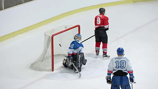 冰球运动员进了一个球视频下载