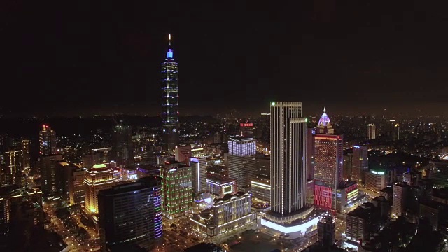 台北金融区夜间鸟瞰图，台湾视频下载