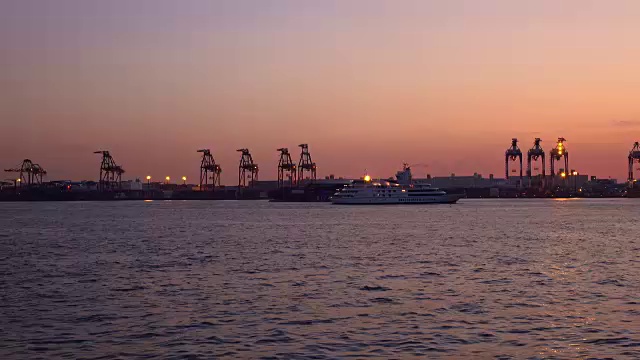 货物港口黄昏- 4k -视频素材