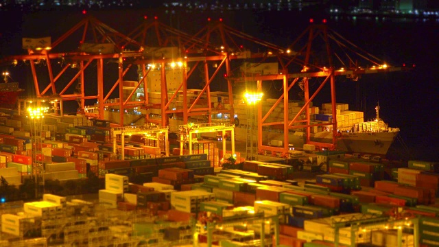 夜间货运海港- 4k -视频素材