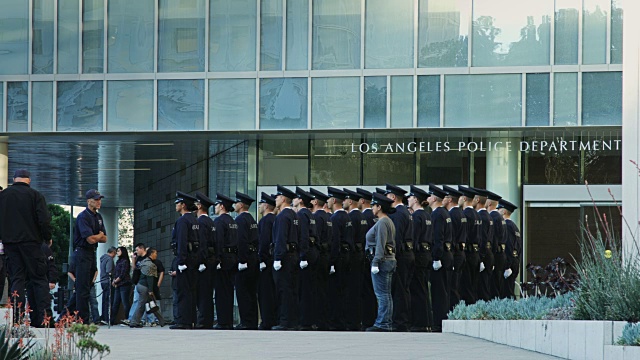洛杉矶警局实习生队形视频下载