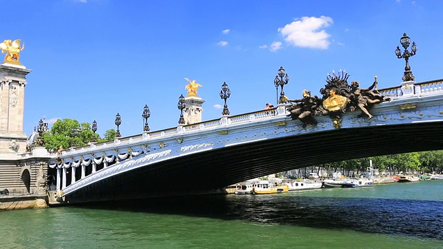 亚历山大三世桥在巴黎-法国视频下载