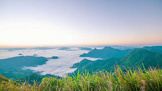 4K:泰国北部山景上的日出和薄雾视频素材