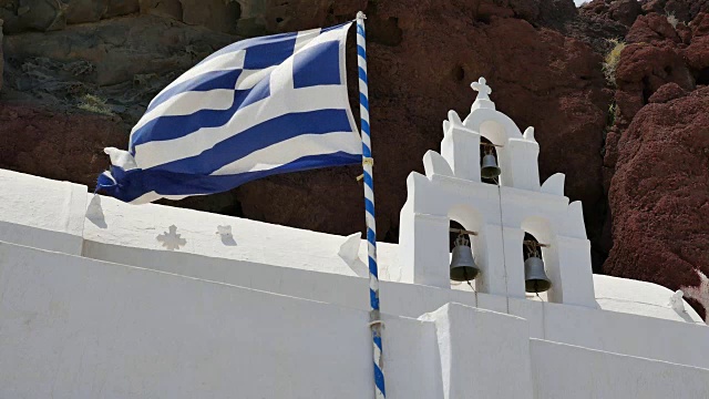 希腊圣托里尼圣尼古拉斯教堂希腊国旗视频下载