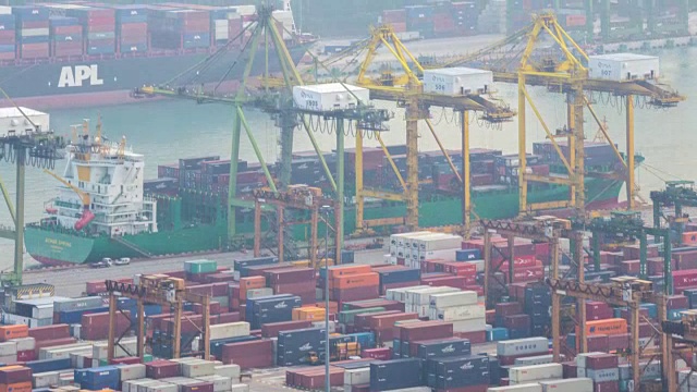 4K延时:航拍新加坡仓库港口背景视频素材