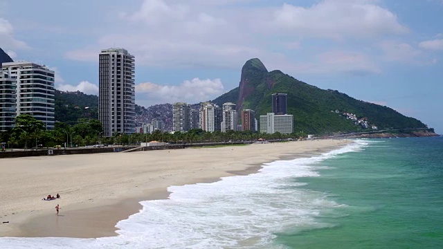 鸟瞰图S孔拉多海滩在里约热内卢de janeiro，巴西视频下载