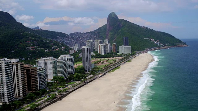 鸟瞰图S孔拉多海滩在里约热内卢de janeiro，巴西视频下载