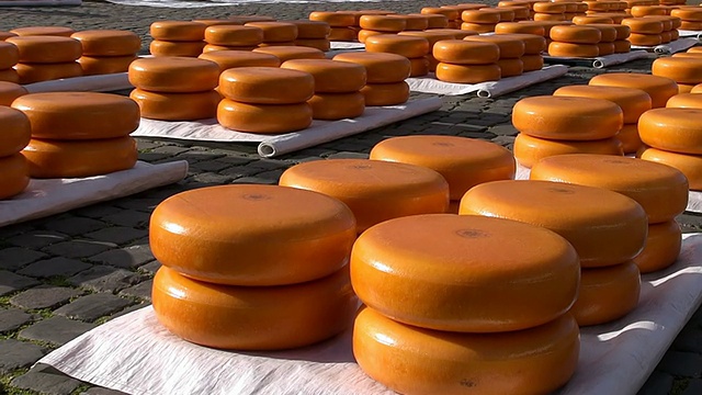 CU拍摄于荷兰南荷兰市场广场/豪达的奶酪市场视频下载