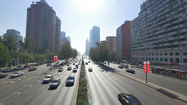 北京的道路交通和现代建筑。4 k视频素材