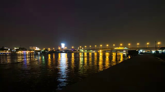 曼谷夜间的交通状况视频素材