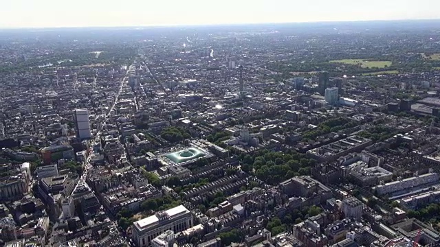 航拍大英博物馆和伦敦布卢姆斯伯里区，包括中心大厦、邮局大楼、尤斯顿车站和牛津街视频下载